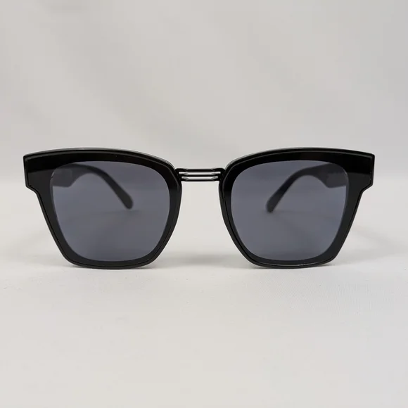 Vince Camuto Black Sunglasses - Picture 2 of 7